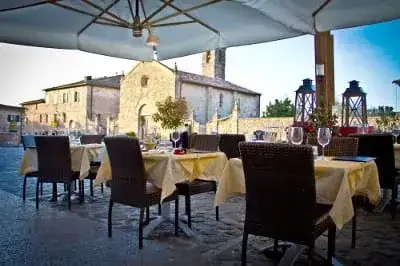dolci gelati piazza castello di monteriggioni