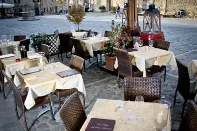 dolci gelati piazza castello di monteriggioni