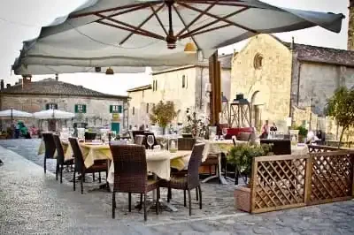 dolci gelati piazza castello di monteriggioni