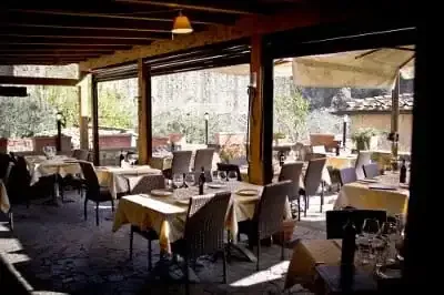 giardino osteria ristorante castello di monteriggioni