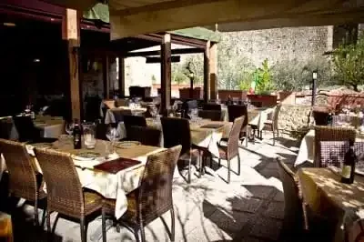 giardino osteria ristorante castello di monteriggioni
