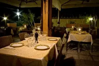 giardino osteria ristorante castello di monteriggioni